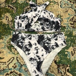 Black and white tye dyed bikini 👙